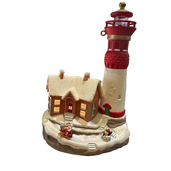 Hallmark Keepsake Ornament Lighthouse Flashing Light Greetings 2000 Lights Up - Picture 3 of 13